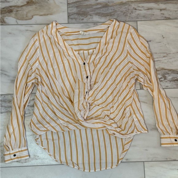 a.n.a A New Approach Women’s XL Mustard & White Striped Twist Front Blouse Rayon - Picture 2 of 7